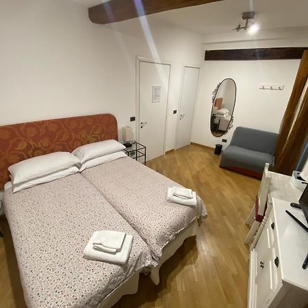 B&B And Home La Piazzetta Della Pioggia Болоня Екстериор снимка