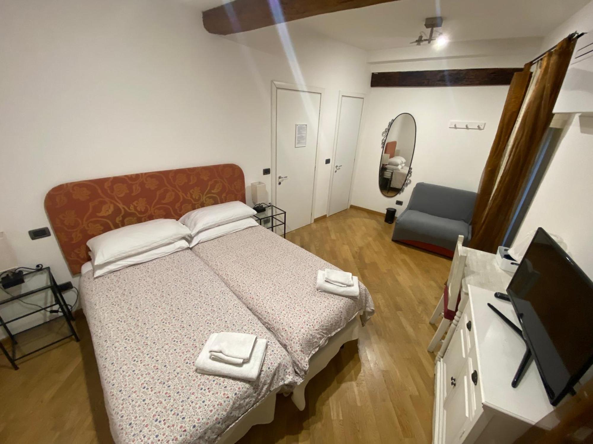 B&B And Home La Piazzetta Della Pioggia Болоня Екстериор снимка