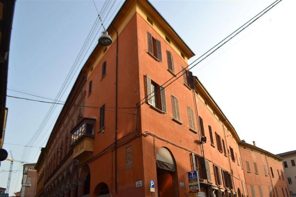 B&B And Home La Piazzetta Della Pioggia Болоня Екстериор снимка